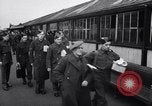 Image des prisonniers de guerre Royaume-Uni, 1943, de la seconde 23 séquences d'archives historiques vidéo 65675024681