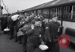 Image des prisonniers de guerre Royaume-Uni, 1943, de la seconde 26 séquences d'archives historiques vidéo 65675024681