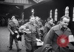 Image des prisonniers de guerre Royaume-Uni, 1943, de la seconde 55 séquences d'archives historiques vidéo 65675024681