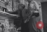 Image Catholic grâce indiquant le jour Capua Italie, 1943, de la seconde 37 séquences d'archives historiques vidéo 65675024683