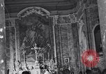 Image Catholic grâce indiquant le jour Capua Italie, 1943, de la seconde 52 séquences d'archives historiques vidéo 65675024683