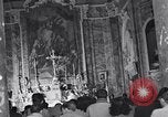 Image Catholic grâce indiquant le jour Capua Italie, 1943, de la seconde 54 séquences d'archives historiques vidéo 65675024683