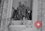 Image Catholic grâce indiquant le jour Capua Italie, 1943, de la seconde 56 séquences d'archives historiques vidéo 65675024683