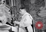 Image Catholic grâce indiquant le jour Capua Italie, 1943, de la seconde 62 séquences d'archives historiques vidéo 65675024683
