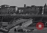 Image bombe pont naufragé Capua Italie, 1943, de la seconde 15 séquences d'archives historiques vidéo 65675024687
