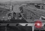 Image bombe pont naufragé Capua Italie, 1943, de la seconde 22 séquences d'archives historiques vidéo 65675024687
