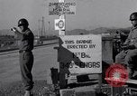 Image bombe pont naufragé Capua Italie, 1943, de la seconde 56 séquences d'archives historiques vidéo 65675024687