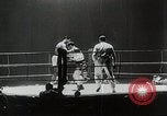 Image Sugar Ray Robinson Paris France, 1950, de la seconde 11 séquences d'archives historiques vidéo 65675024700