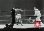 Image Sugar Ray Robinson Paris France, 1950, de la seconde 19 séquences d'archives historiques vidéo 65675024700