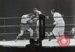 Image Sugar Ray Robinson Paris France, 1950, de la seconde 21 séquences d'archives historiques vidéo 65675024700