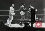 Image Sugar Ray Robinson Paris France, 1950, de la seconde 28 séquences d'archives historiques vidéo 65675024700