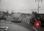 Immagine di Il razionamento di benzina sollevato dopo la seconda guerra mondiale United States USA, 1945, secondo 23 filmato di repertorio 65675024702