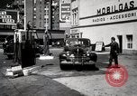 Immagine di Il razionamento di benzina sollevato dopo la seconda guerra mondiale United States USA, 1945, secondo 28 filmato di repertorio 65675024702