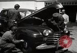Immagine di Il razionamento di benzina sollevato dopo la seconda guerra mondiale United States USA, 1945, secondo 38 filmato di repertorio 65675024702