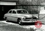 Immagine di Famiglia mostra Lincoln-Mercury auto Long Island New York USA, 1949, secondo 1 filmato di repertorio 65675024712
