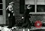 Immagine di Famiglia mostra Lincoln-Mercury auto Long Island New York USA, 1949, secondo 16 filmato di repertorio 65675024712