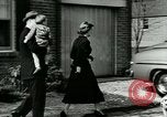 Immagine di Famiglia mostra Lincoln-Mercury auto Long Island New York USA, 1949, secondo 18 filmato di repertorio 65675024712