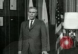 Standbild James Goddard sprechen über Drogen United States USA, 1966, aus Sekunde 1 historischem Filmmaterial Videoclip 65675024722