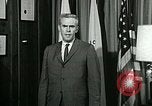 Standbild James Goddard sprechen über Drogen United States USA, 1966, aus Sekunde 5 historischem Filmmaterial Videoclip 65675024722