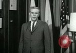 Standbild James Goddard sprechen über Drogen United States USA, 1966, aus Sekunde 6 historischem Filmmaterial Videoclip 65675024722