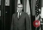 Standbild James Goddard sprechen über Drogen United States USA, 1966, aus Sekunde 7 historischem Filmmaterial Videoclip 65675024722