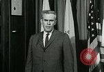 Standbild James Goddard sprechen über Drogen United States USA, 1966, aus Sekunde 8 historischem Filmmaterial Videoclip 65675024722