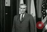 Standbild James Goddard sprechen über Drogen United States USA, 1966, aus Sekunde 9 historischem Filmmaterial Videoclip 65675024722