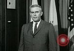 Standbild James Goddard sprechen über Drogen United States USA, 1966, aus Sekunde 11 historischem Filmmaterial Videoclip 65675024722