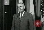 Standbild James Goddard sprechen über Drogen United States USA, 1966, aus Sekunde 16 historischem Filmmaterial Videoclip 65675024722