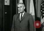 Standbild James Goddard sprechen über Drogen United States USA, 1966, aus Sekunde 18 historischem Filmmaterial Videoclip 65675024722