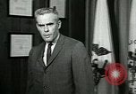 Standbild James Goddard sprechen über Drogen United States USA, 1966, aus Sekunde 21 historischem Filmmaterial Videoclip 65675024722