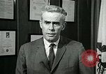 Standbild James Goddard sprechen über Drogen United States USA, 1966, aus Sekunde 25 historischem Filmmaterial Videoclip 65675024722