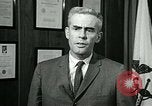 Standbild James Goddard sprechen über Drogen United States USA, 1966, aus Sekunde 26 historischem Filmmaterial Videoclip 65675024722