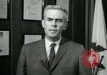 Standbild James Goddard sprechen über Drogen United States USA, 1966, aus Sekunde 29 historischem Filmmaterial Videoclip 65675024722