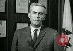 Standbild James Goddard sprechen über Drogen United States USA, 1966, aus Sekunde 42 historischem Filmmaterial Videoclip 65675024722