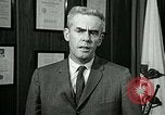 Standbild James Goddard sprechen über Drogen United States USA, 1966, aus Sekunde 43 historischem Filmmaterial Videoclip 65675024722