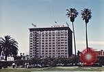 Standbild Wahrzeichen von Los Angeles in den 1950er Jahren Los Angeles California USA, 1950, aus Sekunde 57 historischem Filmmaterial Videoclip 65675024738