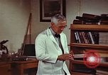 Immagine di Penicillina United States USA, 1950, secondo 61 filmato di repertorio 65675024752