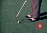 Standbild Golf und Schwimmen in den 70er Jahren Las Vegas Las Vegas Nevada USA, 1976, aus Sekunde 3 historischem Filmmaterial Videoclip 65675024764