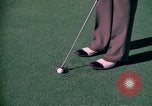 Standbild Golf und Schwimmen in den 70er Jahren Las Vegas Las Vegas Nevada USA, 1976, aus Sekunde 4 historischem Filmmaterial Videoclip 65675024764