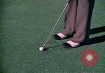 Standbild Golf und Schwimmen in den 70er Jahren Las Vegas Las Vegas Nevada USA, 1976, aus Sekunde 6 historischem Filmmaterial Videoclip 65675024764