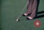 Standbild Golf und Schwimmen in den 70er Jahren Las Vegas Las Vegas Nevada USA, 1976, aus Sekunde 7 historischem Filmmaterial Videoclip 65675024764