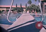Standbild Golf und Schwimmen in den 70er Jahren Las Vegas Las Vegas Nevada USA, 1976, aus Sekunde 18 historischem Filmmaterial Videoclip 65675024764