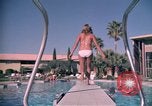 Standbild Golf und Schwimmen in den 70er Jahren Las Vegas Las Vegas Nevada USA, 1976, aus Sekunde 22 historischem Filmmaterial Videoclip 65675024764