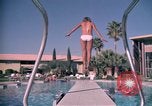 Standbild Golf und Schwimmen in den 70er Jahren Las Vegas Las Vegas Nevada USA, 1976, aus Sekunde 23 historischem Filmmaterial Videoclip 65675024764