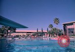 Standbild Golf und Schwimmen in den 70er Jahren Las Vegas Las Vegas Nevada USA, 1976, aus Sekunde 32 historischem Filmmaterial Videoclip 65675024764