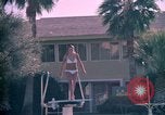 Standbild Golf und Schwimmen in den 70er Jahren Las Vegas Las Vegas Nevada USA, 1976, aus Sekunde 36 historischem Filmmaterial Videoclip 65675024764