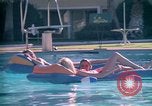 Standbild Golf und Schwimmen in den 70er Jahren Las Vegas Las Vegas Nevada USA, 1976, aus Sekunde 44 historischem Filmmaterial Videoclip 65675024764