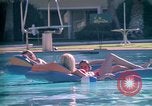 Standbild Golf und Schwimmen in den 70er Jahren Las Vegas Las Vegas Nevada USA, 1976, aus Sekunde 45 historischem Filmmaterial Videoclip 65675024764