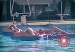 Standbild Golf und Schwimmen in den 70er Jahren Las Vegas Las Vegas Nevada USA, 1976, aus Sekunde 46 historischem Filmmaterial Videoclip 65675024764